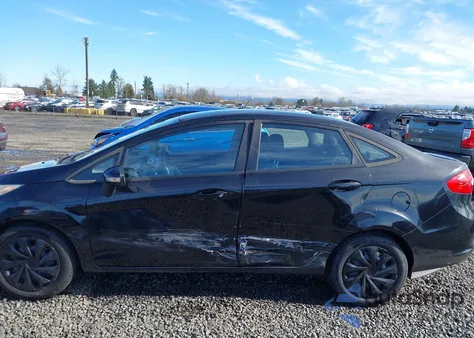 2013 Ford Fiesta Se z USA, uszkodzony, nr VIN 3FADP4BJ9DM186415